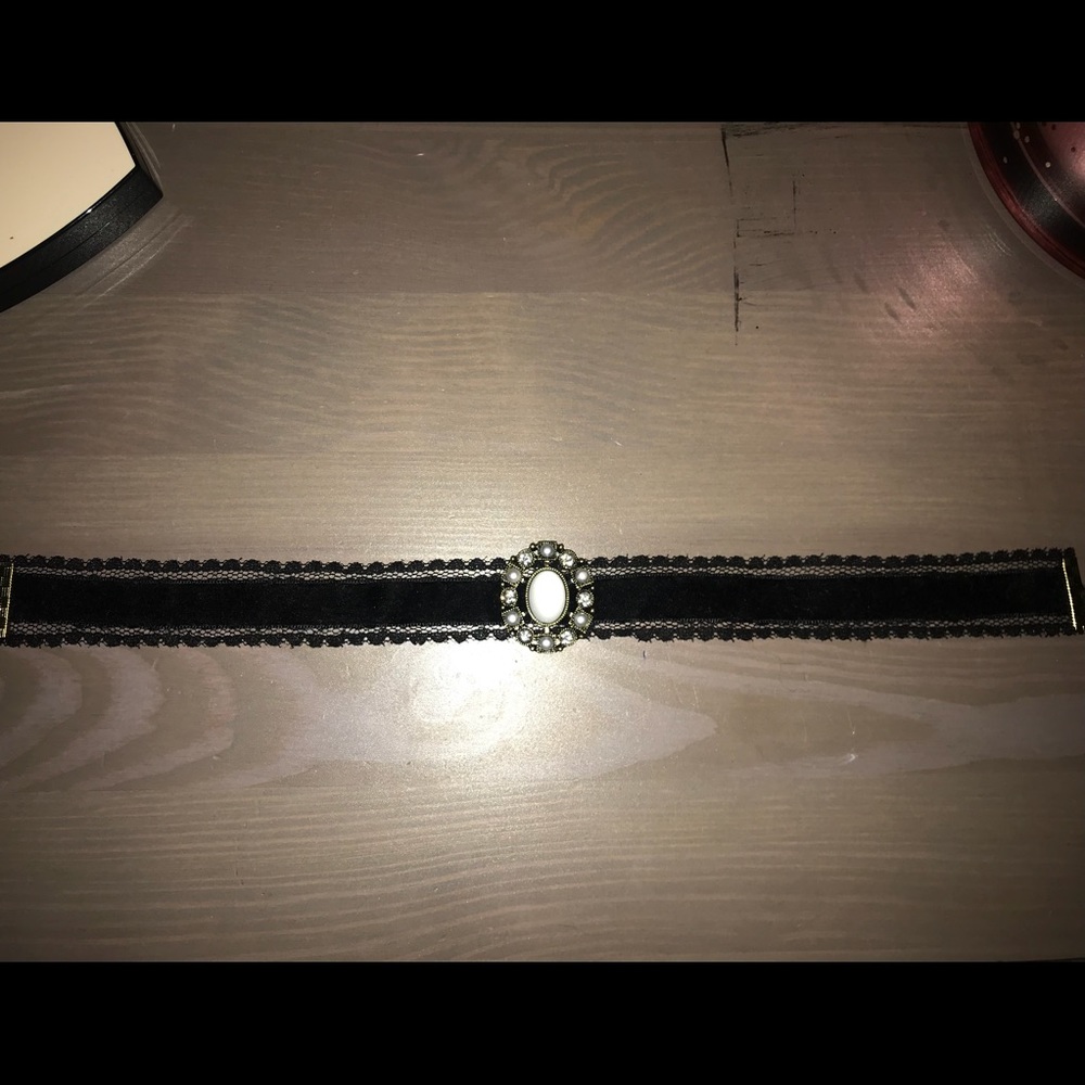 Black lace choker